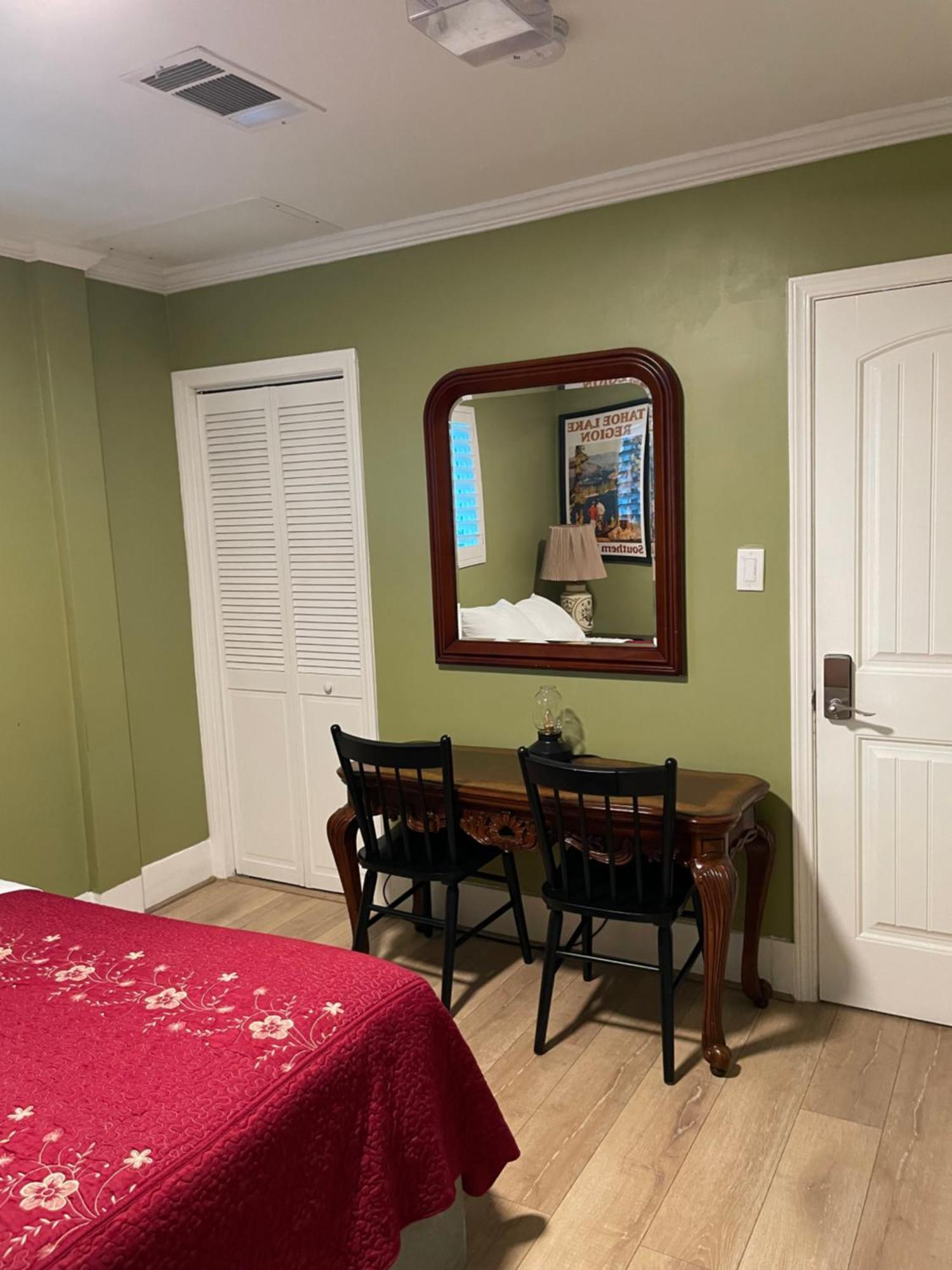 Accommodatie bij particulieren Private La Bedroom W Private Half-bathroom - Ac - Wifi - Private Fridge -smart Tv Los Angeles