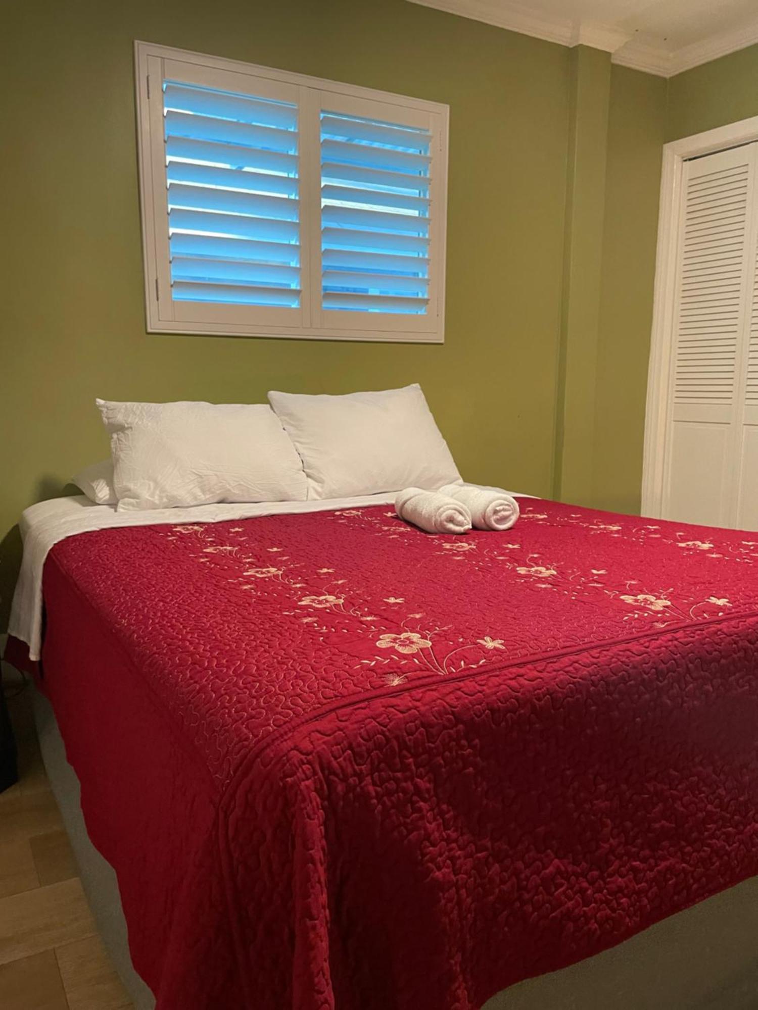 Accommodatie bij particulieren Private La Bedroom W Private Half-bathroom - Ac - Wifi - Private Fridge -smart Tv