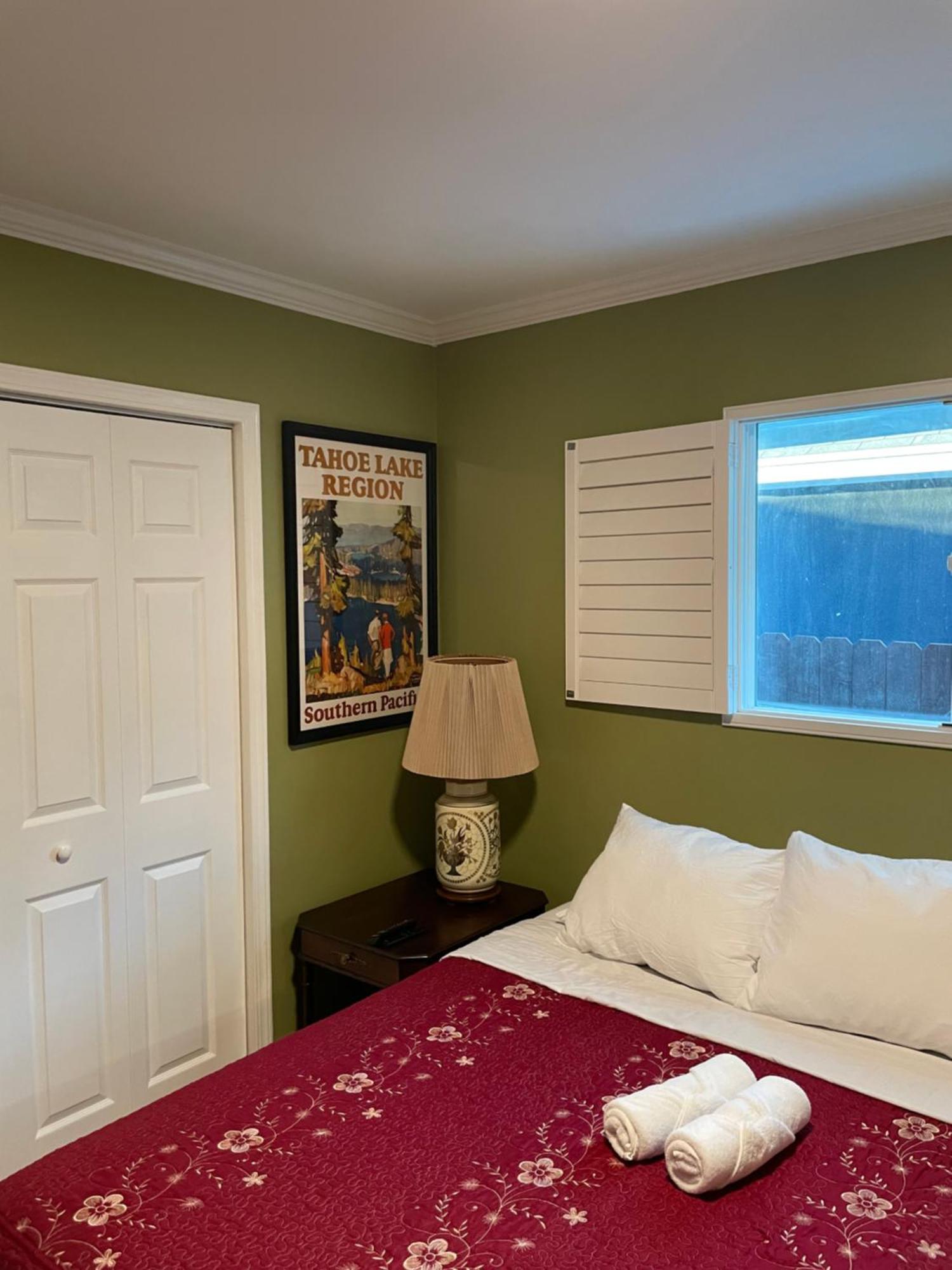 Private La Bedroom W Private Half-bathroom - Ac - Wifi - Private Fridge -smart Tv Accommodatie bij particulieren *