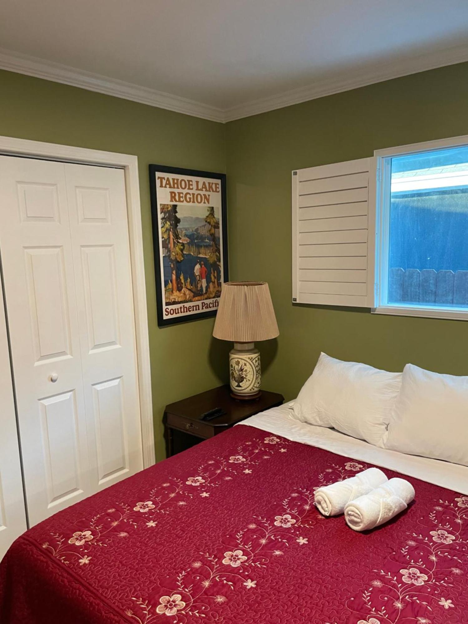 Private La Bedroom W Private Half-bathroom - Ac - Wifi - Private Fridge -smart Tv Accommodatie bij particulieren