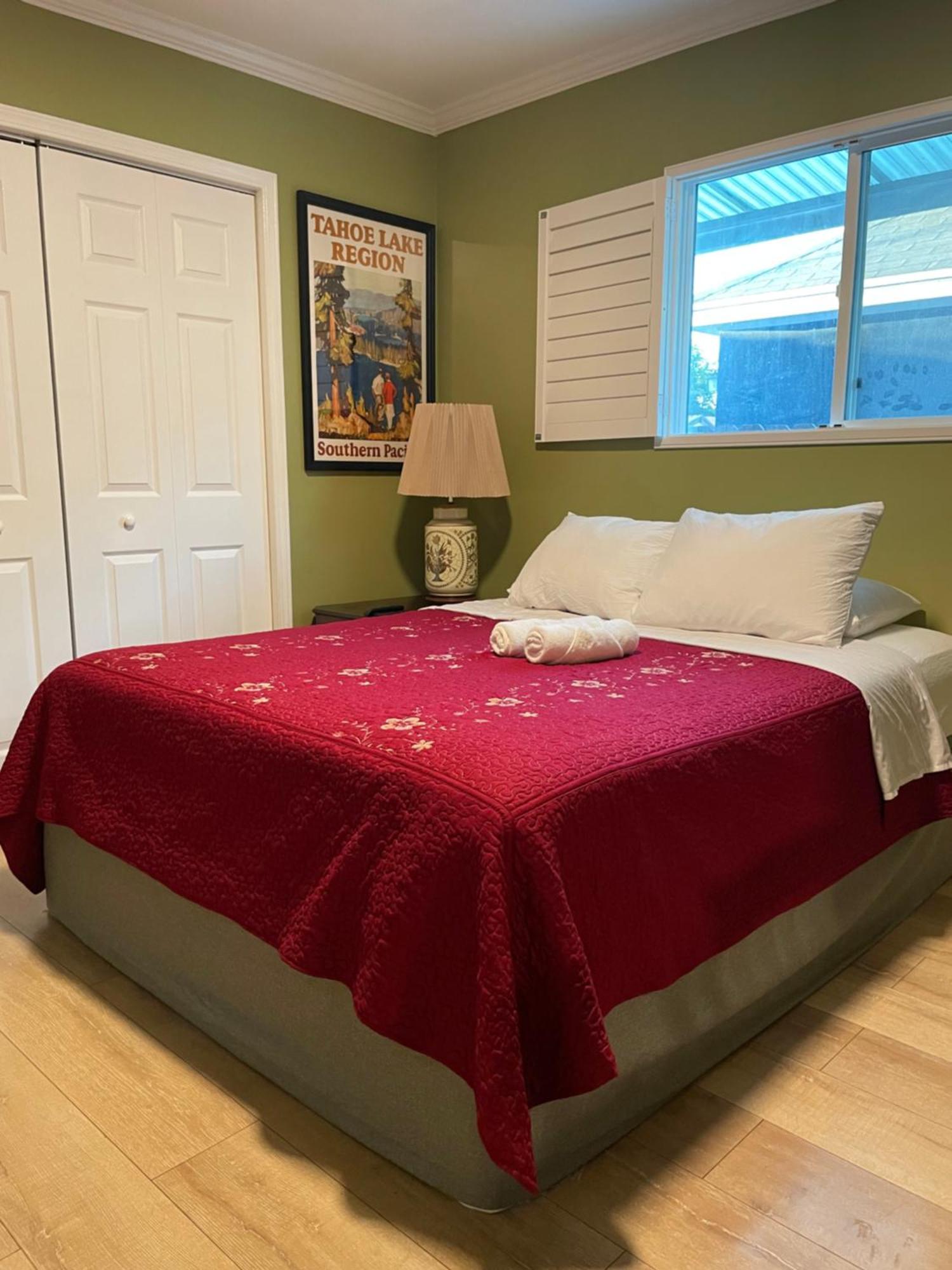 Private La Bedroom W Private Half-bathroom - Ac - Wifi - Private Fridge -smart Tv Accommodatie bij particulieren *