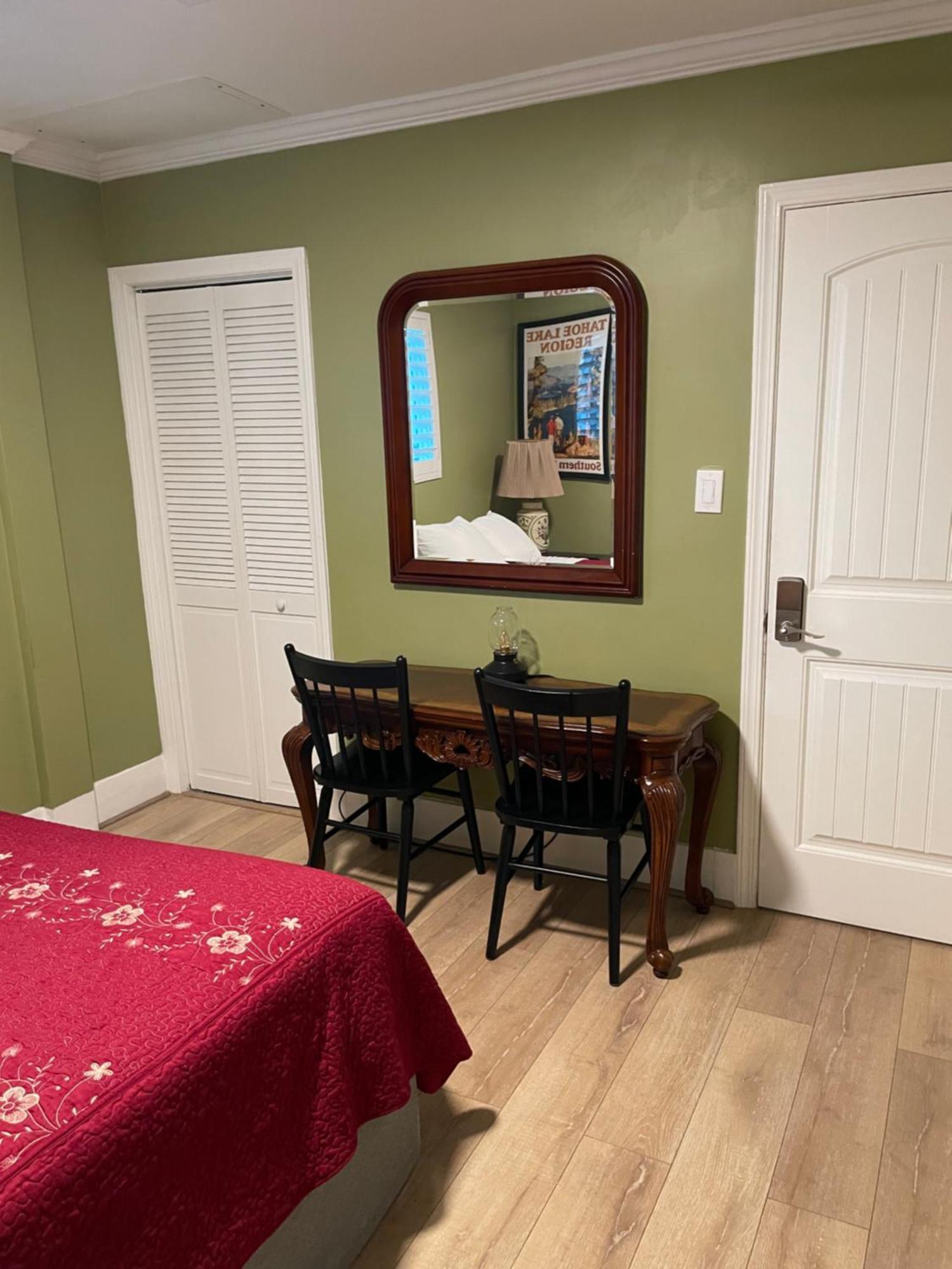 Accommodatie bij particulieren Private La Bedroom W Private Half-bathroom - Ac - Wifi - Private Fridge -smart Tv