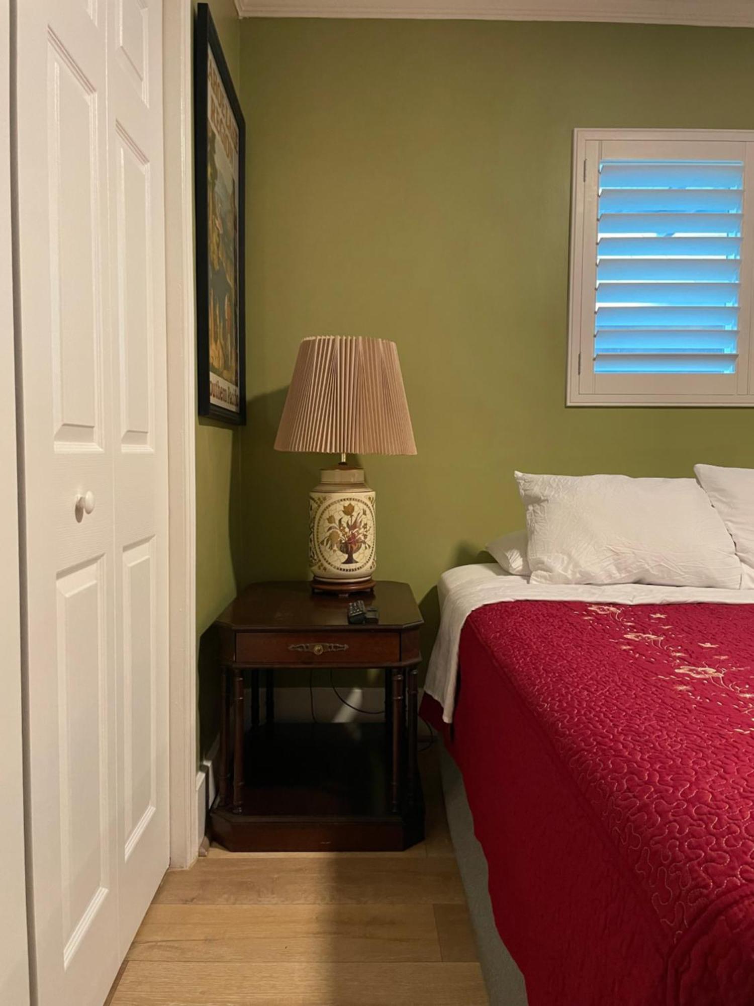 Private La Bedroom W Private Half-bathroom - Ac - Wifi - Private Fridge -smart Tv Accommodatie bij particulieren