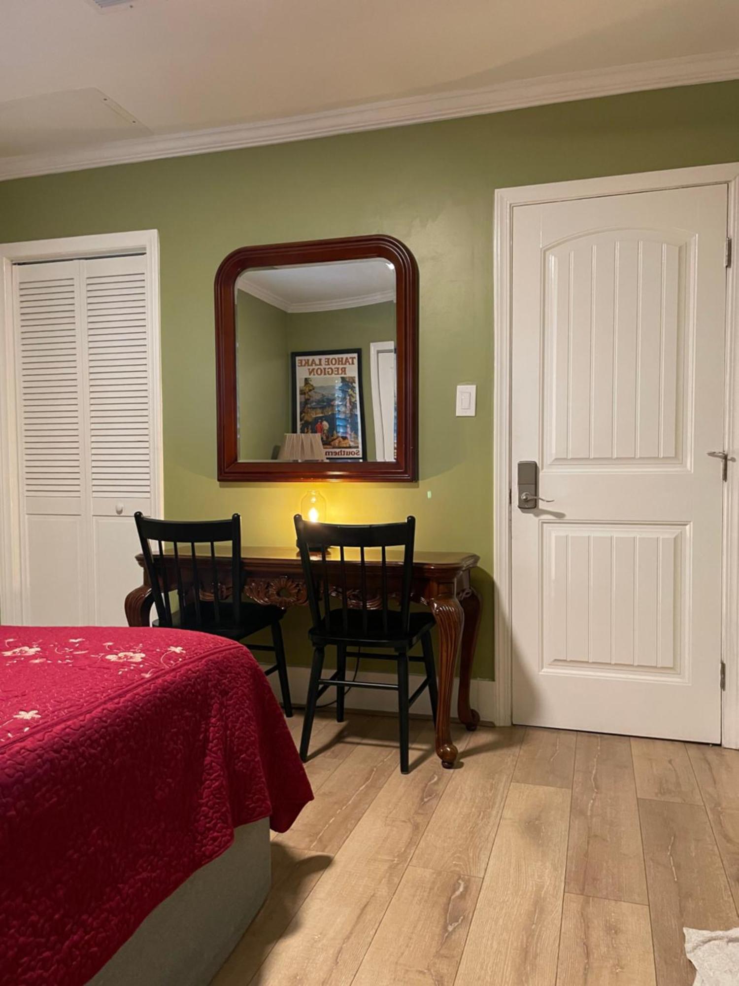 Private La Bedroom W Private Half-bathroom - Ac - Wifi - Private Fridge -smart Tv Homestay *